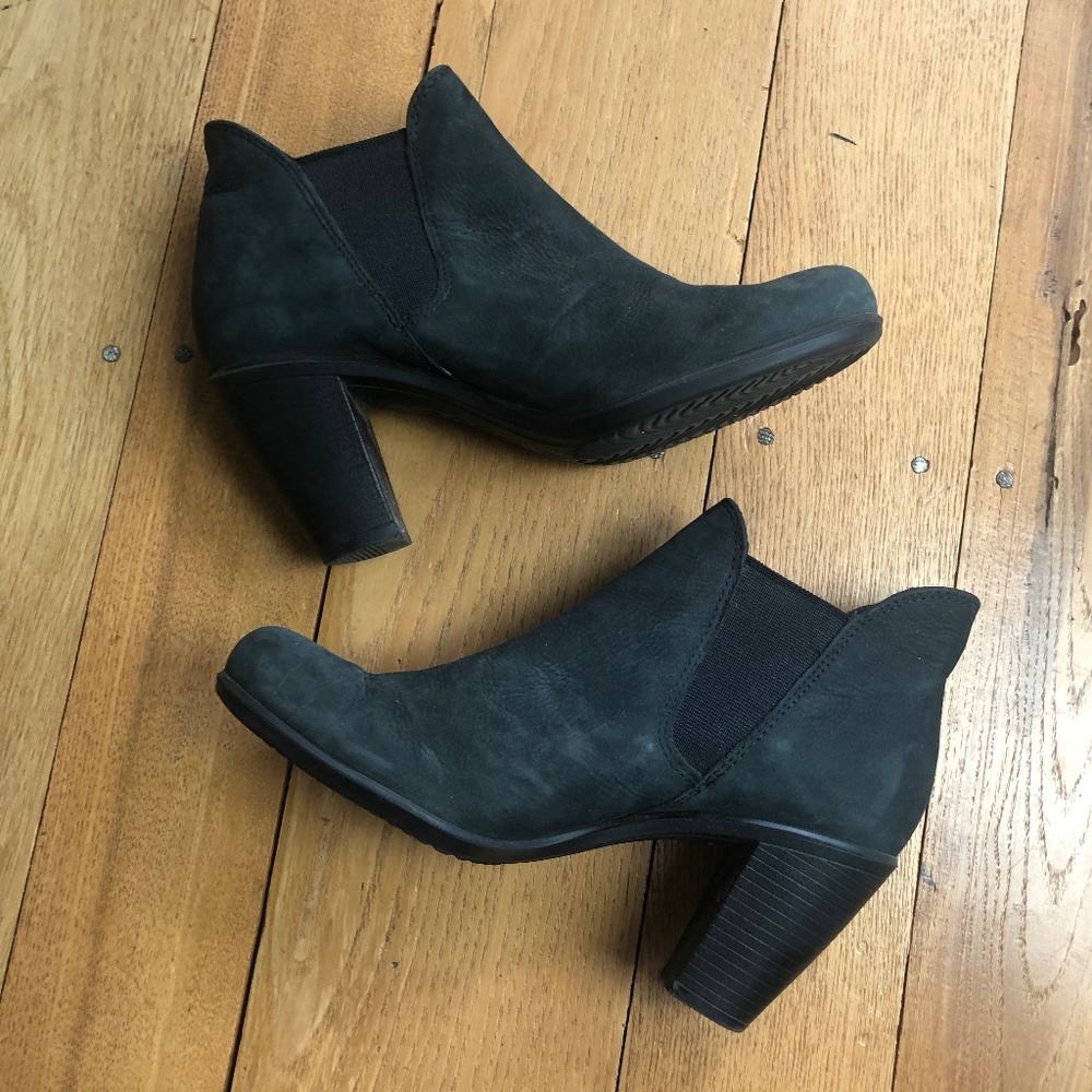 Ecco Black Suede Chelsea Heeled Ankle Booties
